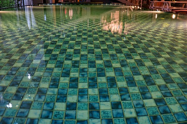 Concevoir un espace piscine inspirant grâce aux médias et marques de robots piscines sans fil